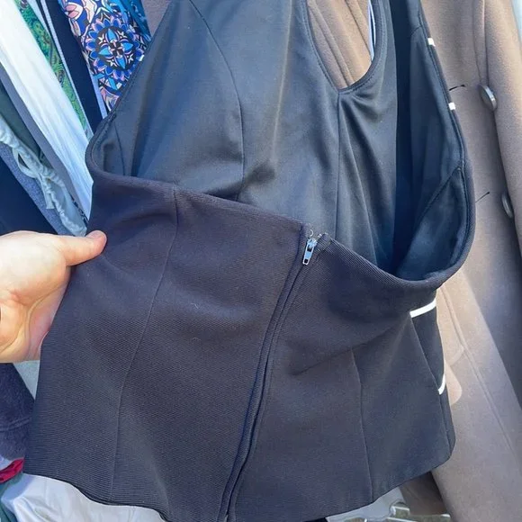 ⭐️Host Pick⭐️ BELLESSA halter top with corset piping - Picture 4 of 5